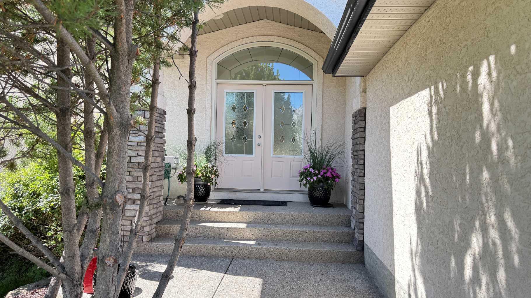 126 Arbour Vista Road NW