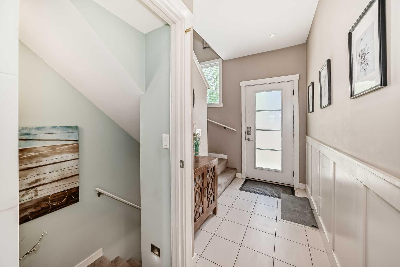 520 Redstone View NE