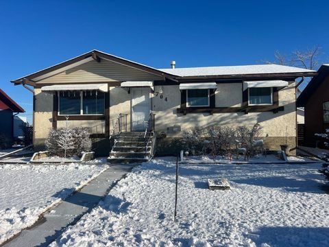 704 Bankview Drive Drumheller AB T0J 0Y6