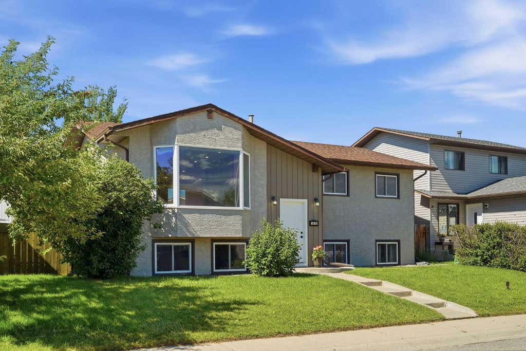 Photo of 1018 10 Avenue SE, High River, AB T1V 1L3 (MLS # A2328704)