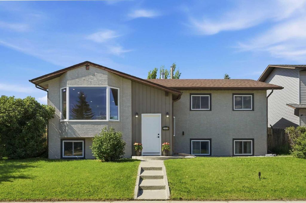 Photo of 1018 10 Avenue SE, High River, AB T1V 1L3 (MLS # A2328704)