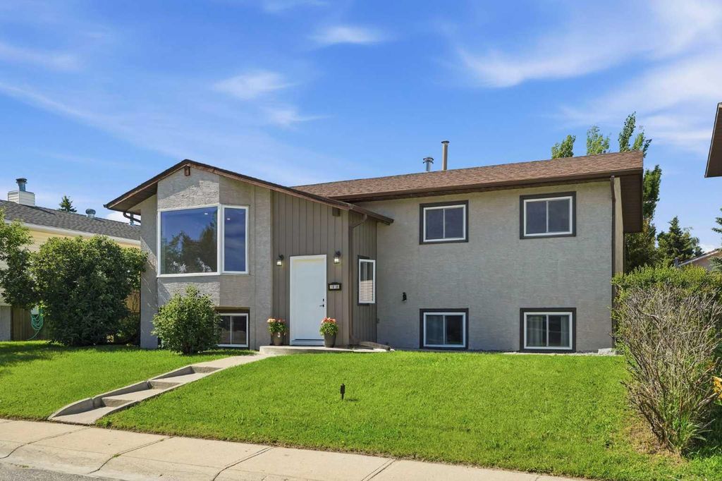 Photo of 1018 10 Avenue SE, High River, AB T1V 1L3 (MLS # A2328704)