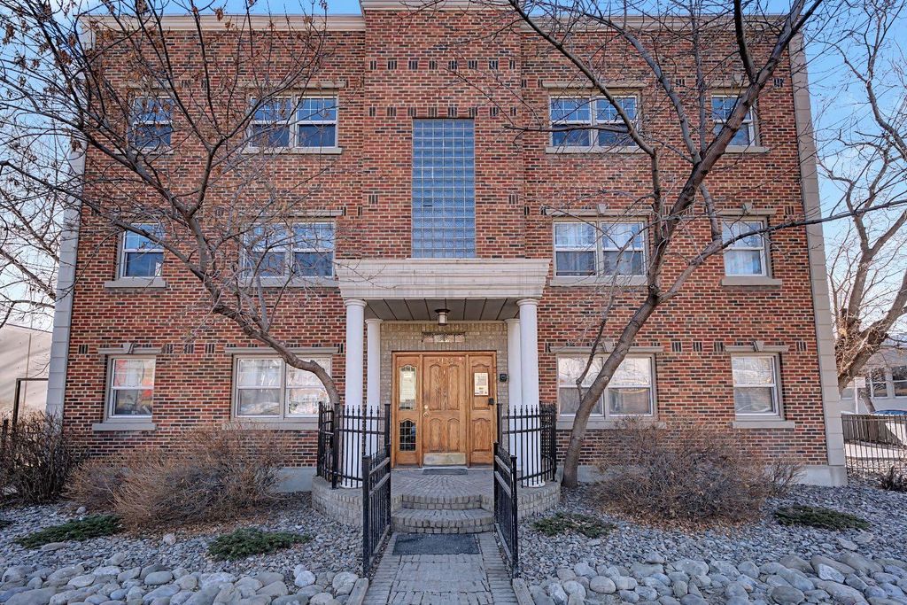 Photo of 1125 17 Avenue SW #11, Calgary, AB T2T 3J9 (MLS # A2286633)