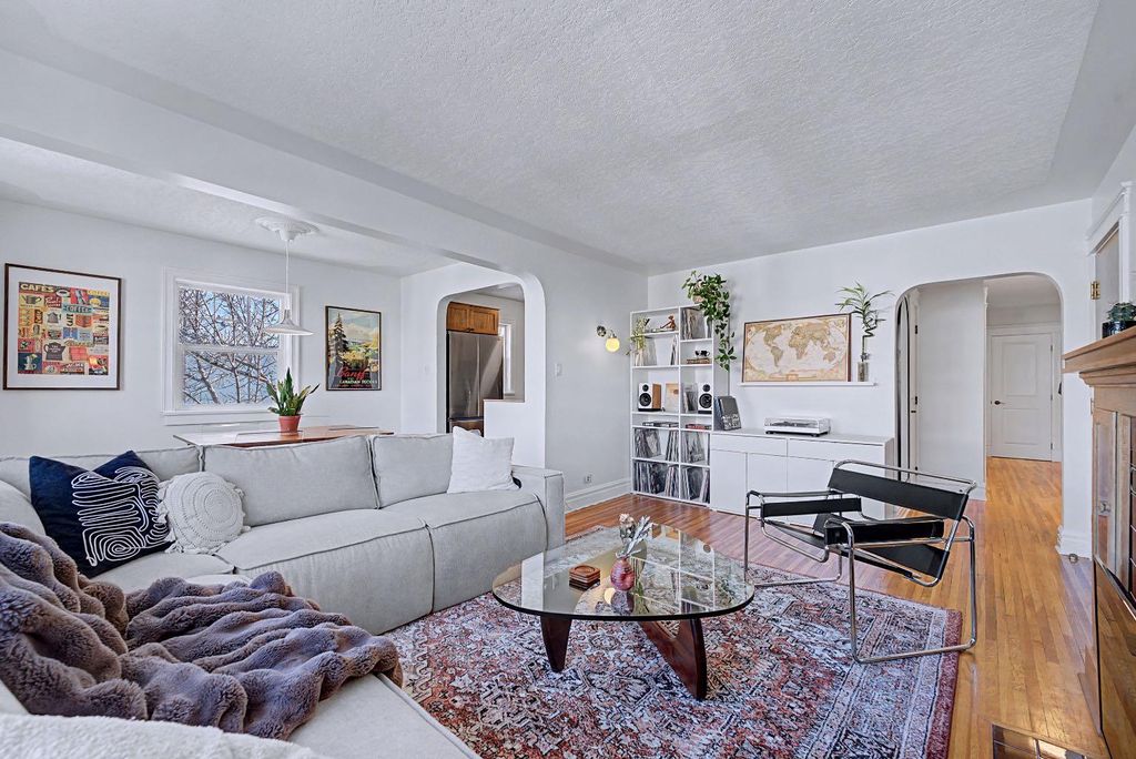 Photo of 1125 17 Avenue SW #11, Calgary, AB T2T 3J9 (MLS # A2286633)