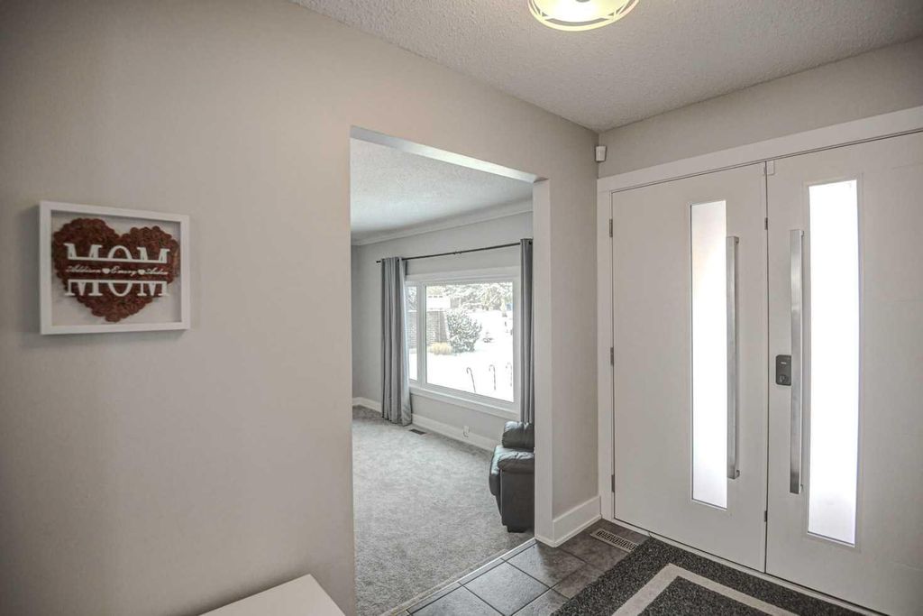 Photo of 311 Canterbury Place SW, Calgary, AB T2W 2B5 (MLS # A2287688)