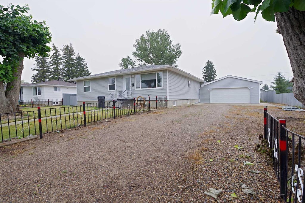 Photo of 310 4 Avenue, Burdett, AB T0K 0J0 (MLS # A2338187)