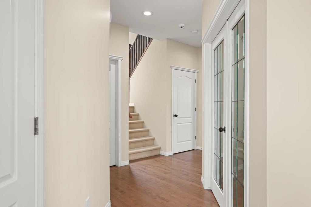 Photo of 29 Royal Birkdale Drive NW, Calgary, AB T3G 5C7 (MLS # A2292492)