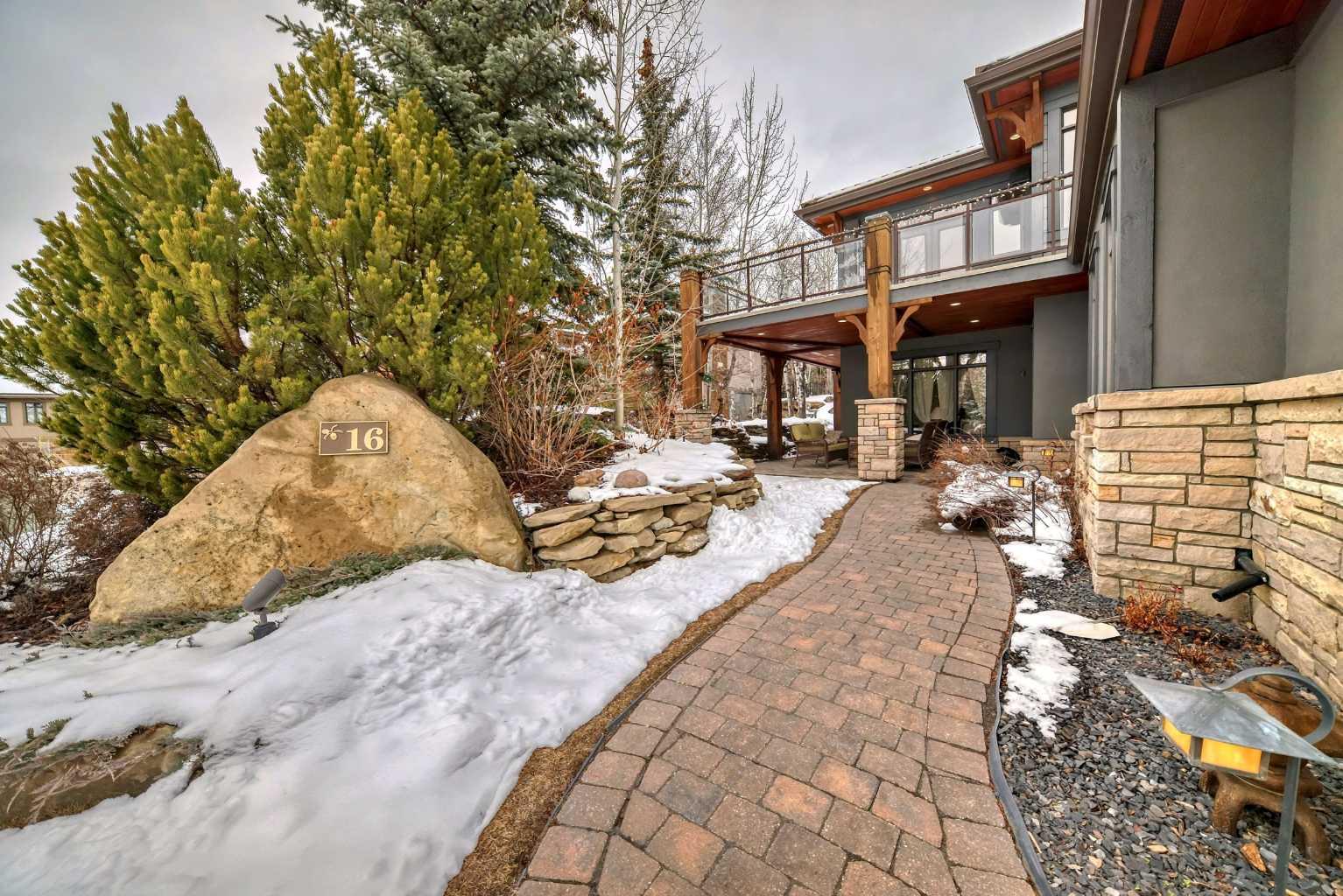 16 Spring Valley Lane SW