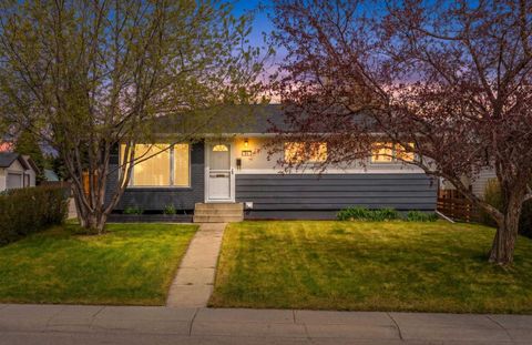 Photo of 54 Atlanta Crescent SE, Calgary, AB T2J 0Y1 (MLS # A2311094)