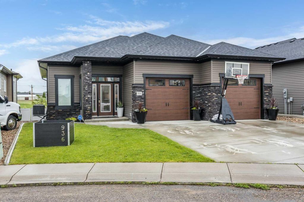 Photo of 936 Maskell Place SE, Redcliff, AB T0J 2P0 (MLS # A2316944)