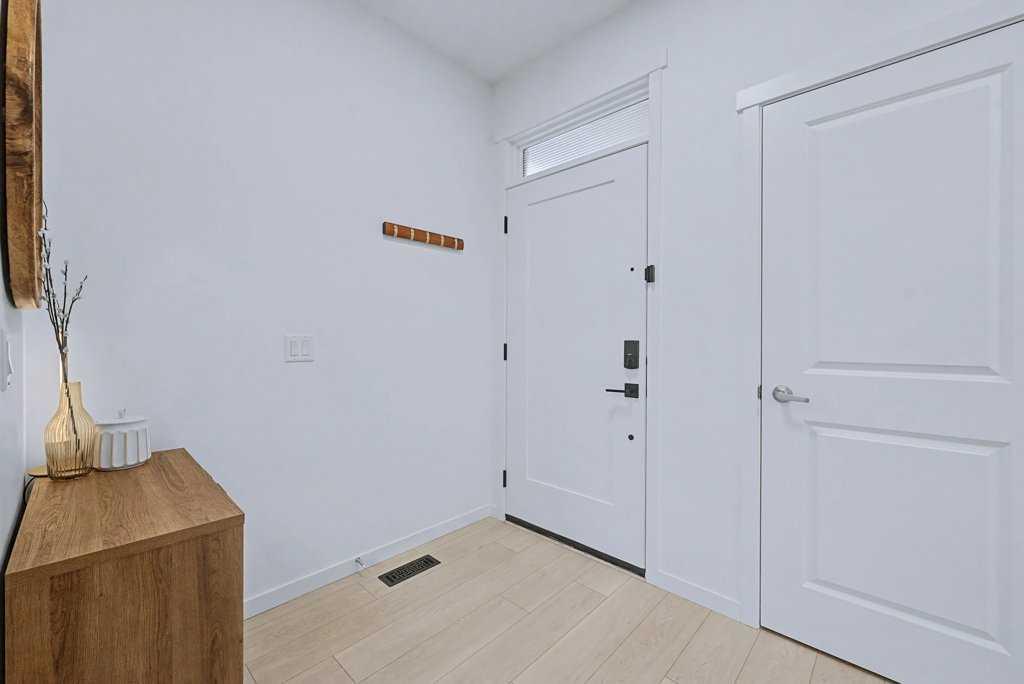 250 Hotchkiss Common SE