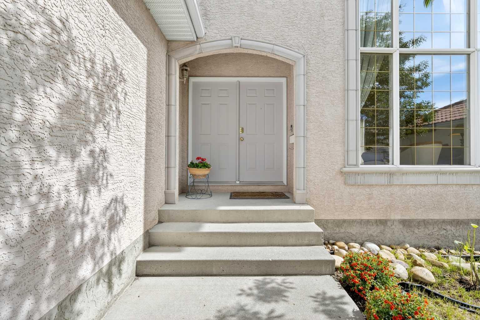 12 Hamptons Terrace NW