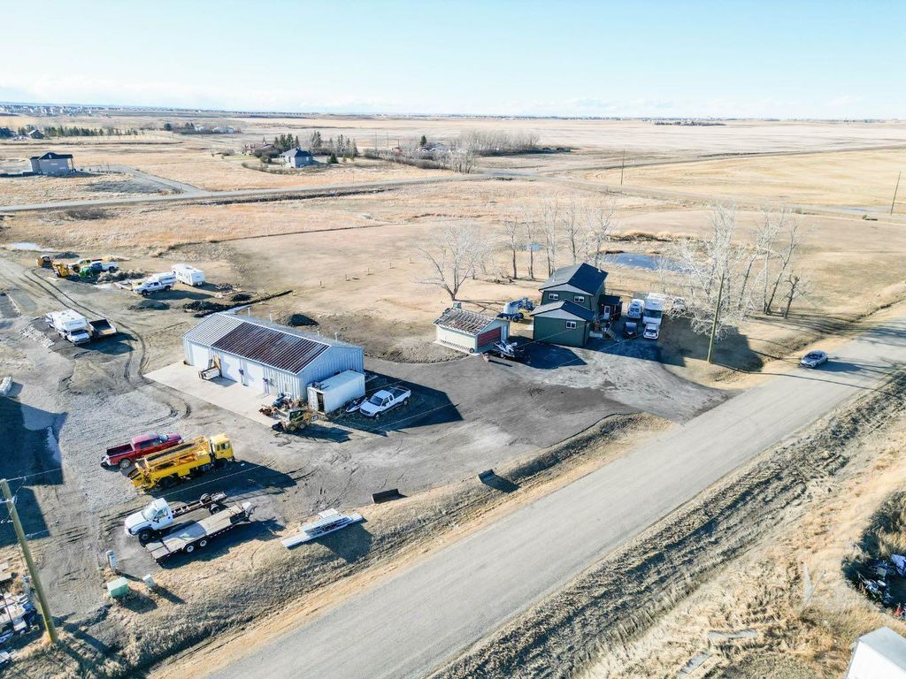Photo of 251231 Sunshine Road, Rural Rocky View County, AB T1Z 0M6 (MLS # A2289799)