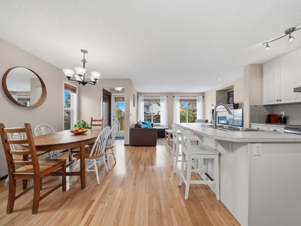 Photo of 28 Cranberry Lane SE, Calgary, AB T3M 0L5 (MLS # A2313896)