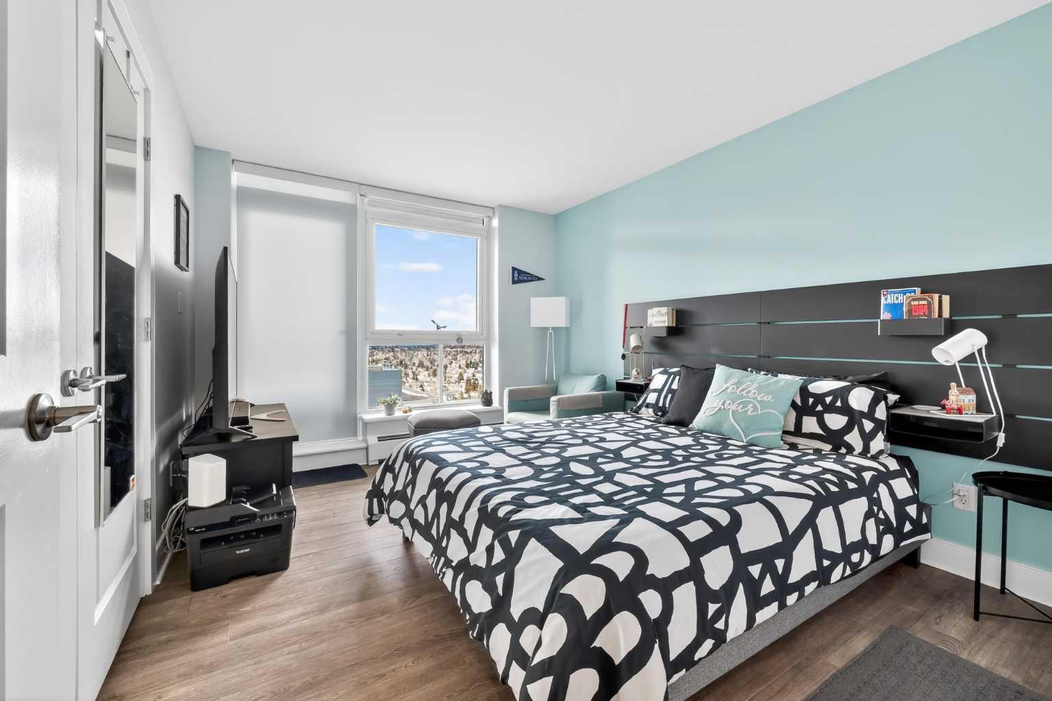 99 Spruce Place SW 2706