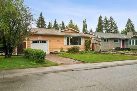 Photo of 1403 104 Avenue SW, Calgary, AB T2W 0A7 (MLS # A2317545)