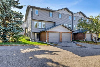64 Woodacres Crescent SW 5 Calgary AB T2W 4V6