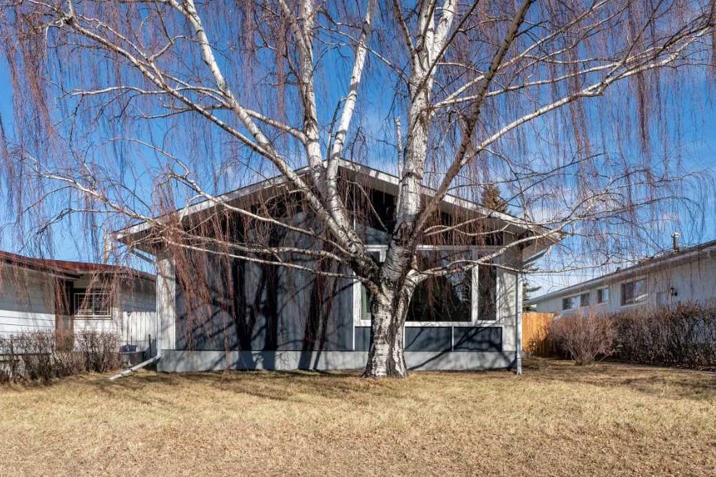 8 Van Horne Crescent NE