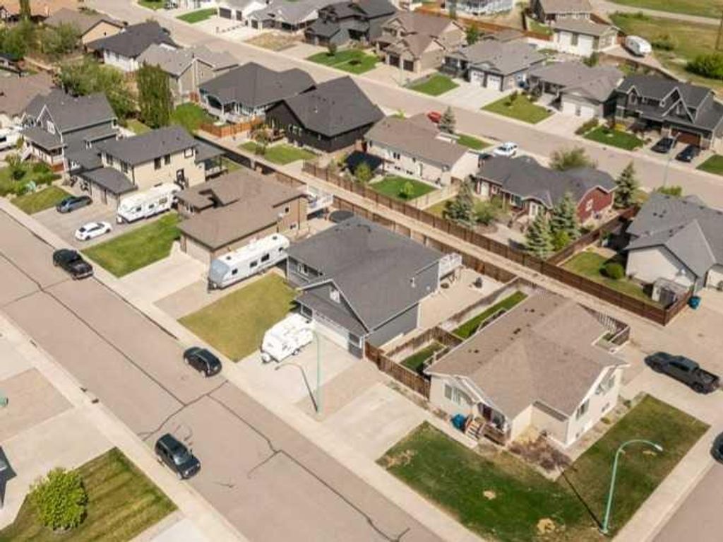 Photo of 757 28 Street, Fort Macleod, AB T0L 0Z0 (MLS # A2315404)