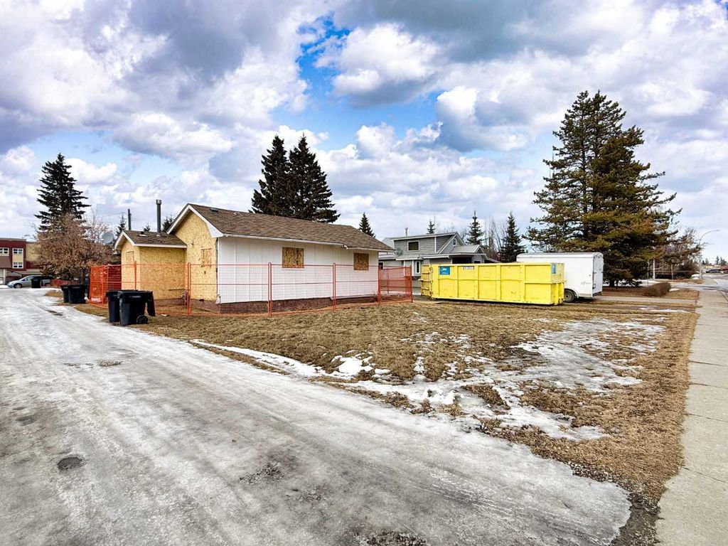 Photo of 4906 52 Avenue, Olds, AB T4H 1H2 (MLS # A2286356)