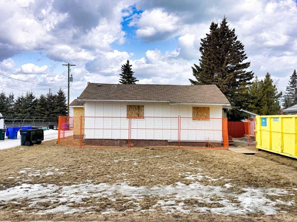 Photo of 4906 52 Avenue, Olds, AB T4H 1H2 (MLS # A2286356)