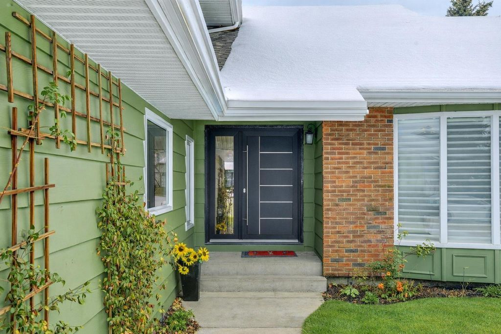 Photo of 432 129 Avenue SE, Calgary, AB T2J 4A9 (MLS # A2299980)