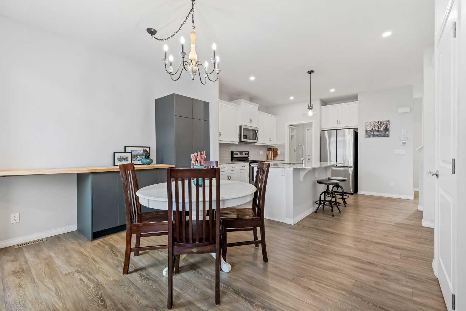 76 Legacy Glen Row SE