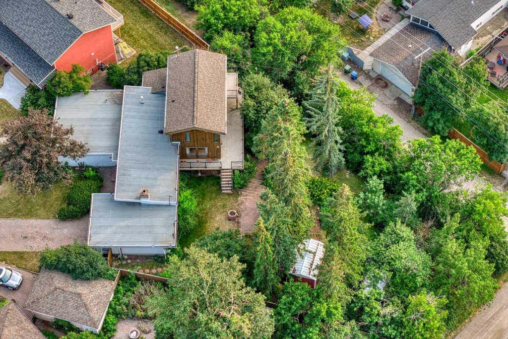 Photo of 15 Glenview Drive SW, Calgary, AB T3E 4H4 (MLS # A2334619)