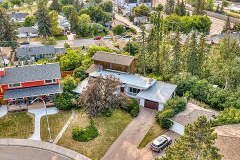 Photo of 15 Glenview Drive SW, Calgary, AB T3E 4H4 (MLS # A2334619)