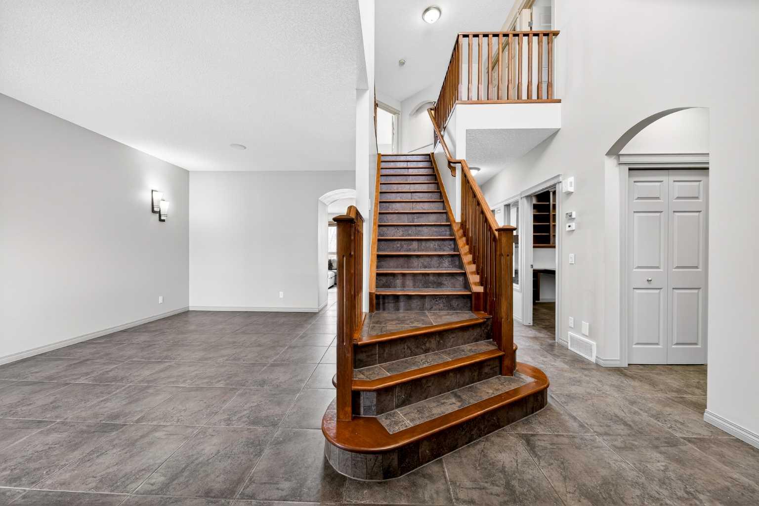 14 Springborough Crescent SW