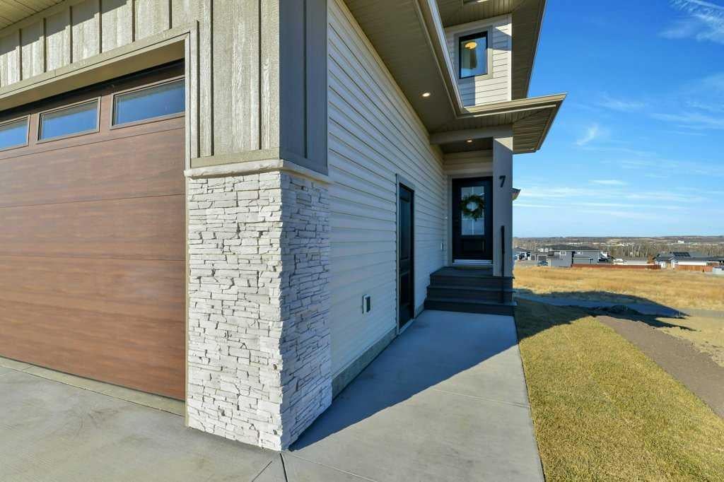 Photo of 7 Vincent Gate, Sylvan Lake, AB T4S 0V7 (MLS # A2316945)