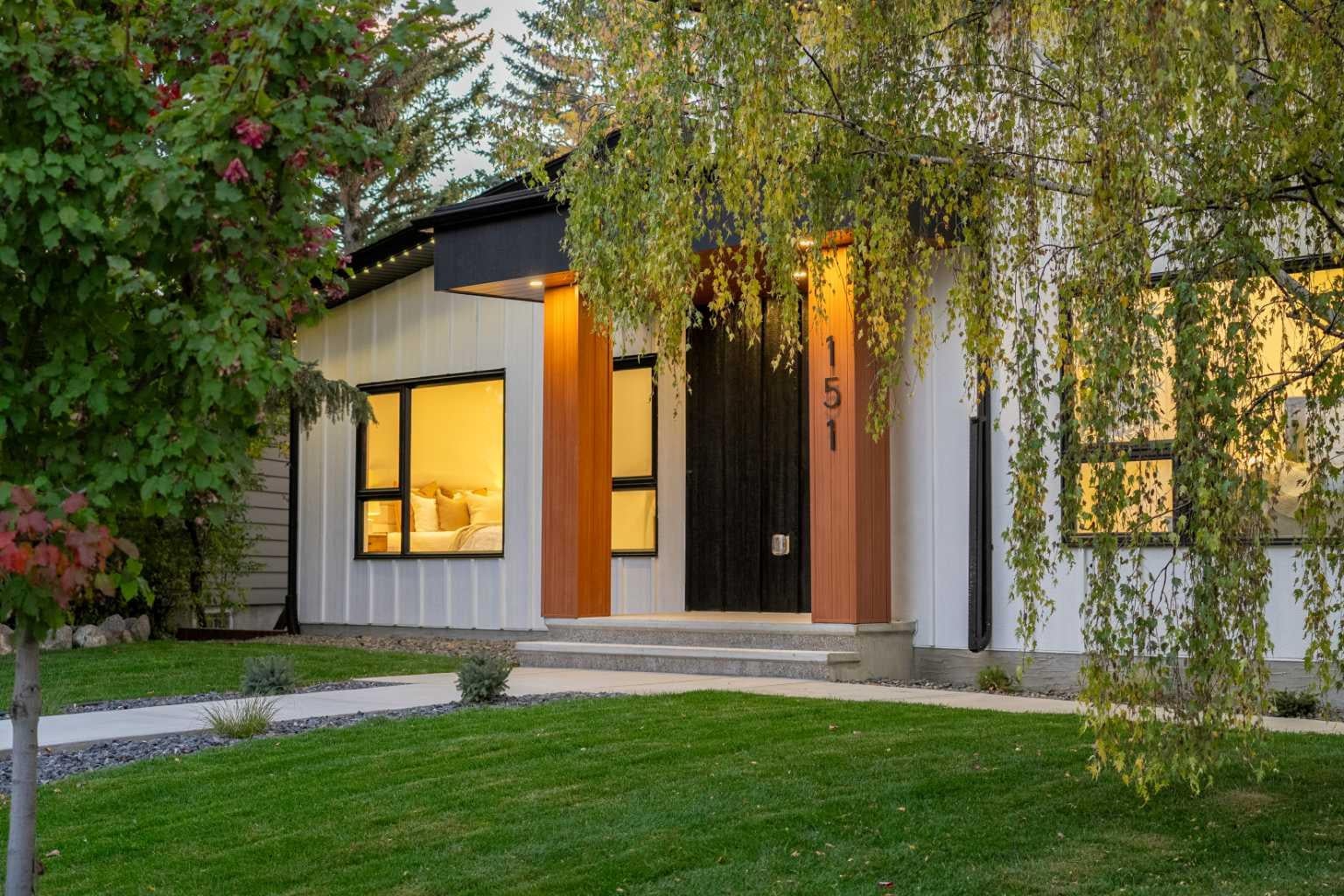 151 Waterloo Drive SW