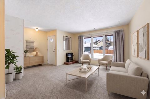 Photo of 460 Cannington Close SW, Calgary, AB T2W 3G2 (MLS # A2304927)