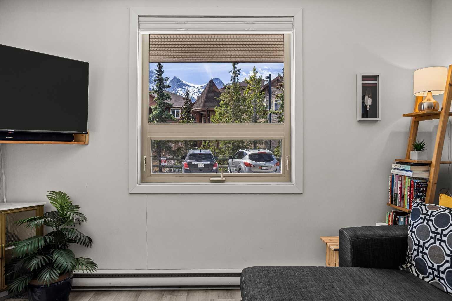 186 Kananaskis Way 1