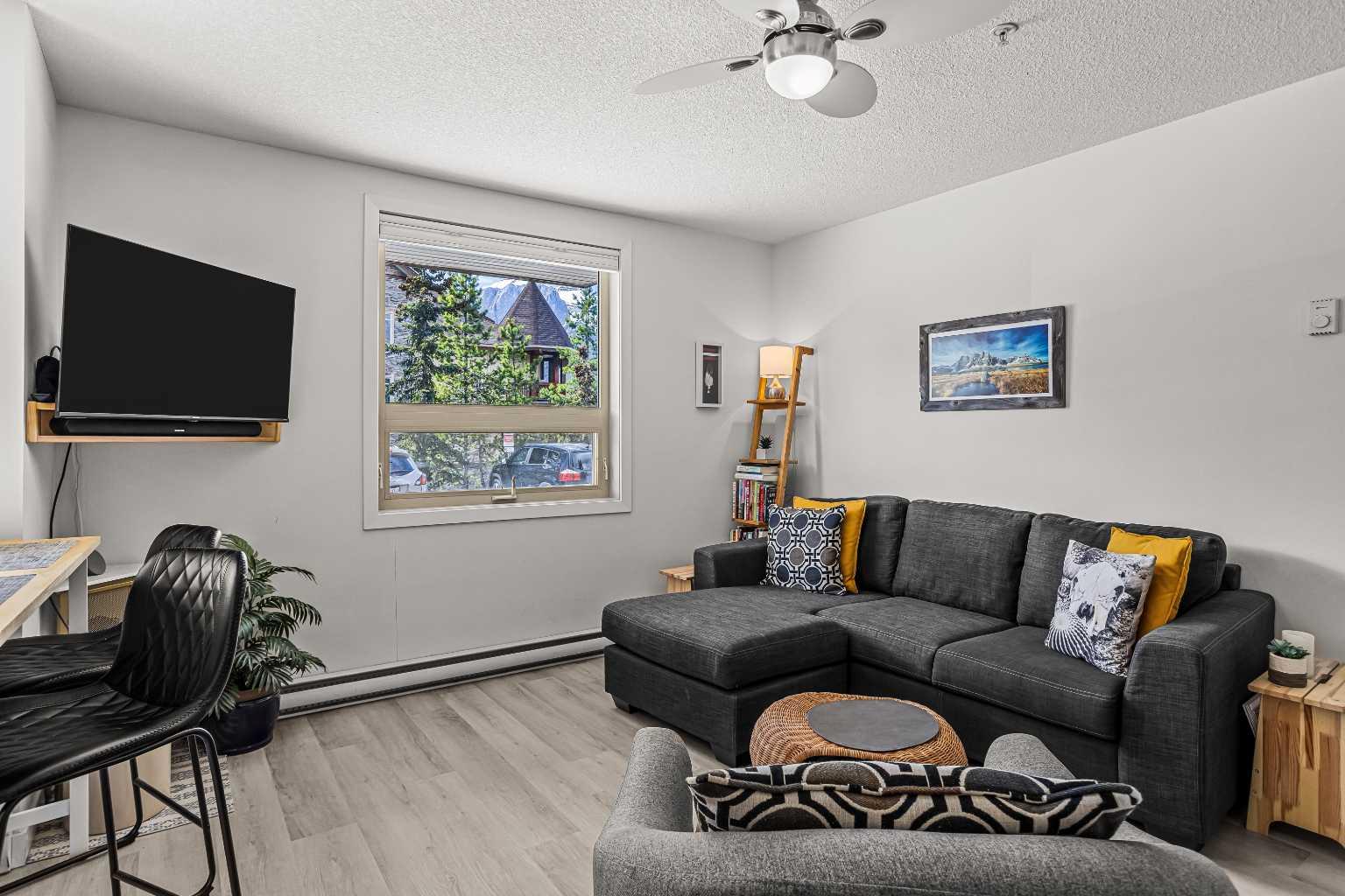186 Kananaskis Way 1