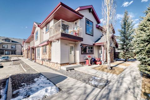 27 Everridge Square SW 205 Calgary AB T2Y 5J7