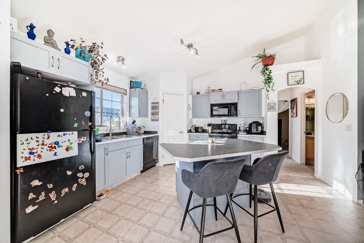 27 Everridge Square SW 205