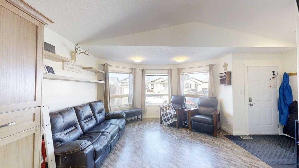 Photo of 668 Blackfoot Terrace W, Lethbridge, AB T1K 7X6 (MLS # A2287585)