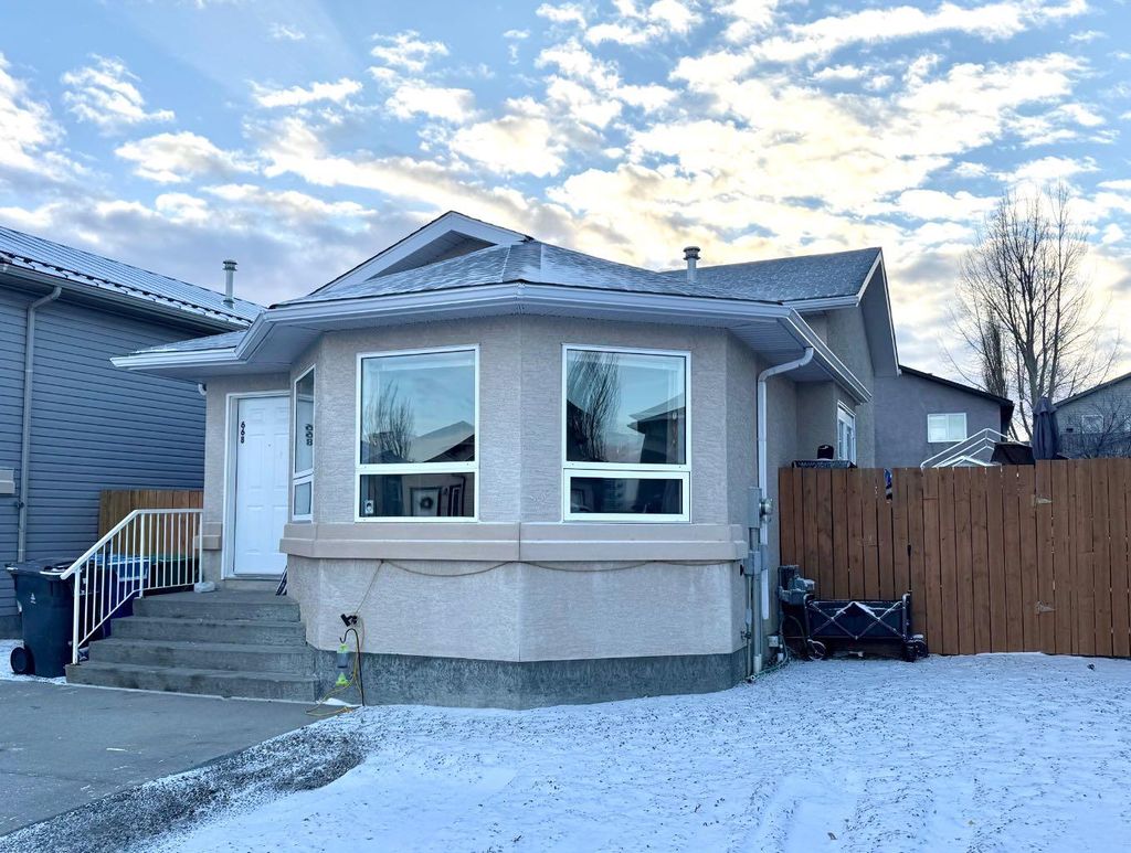 Photo of 668 Blackfoot Terrace W, Lethbridge, AB T1K 7X6 (MLS # A2287585)