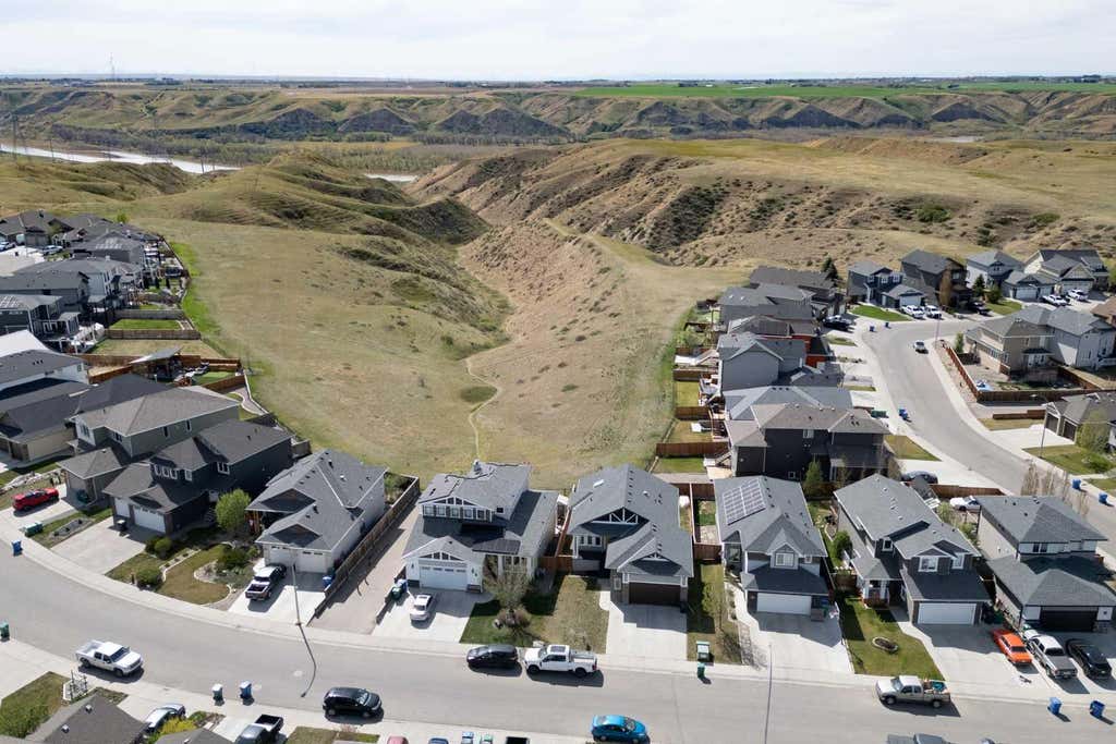 Photo of 914 Maydell Palmer Vista N, Lethbridge, AB T1H 7B7 (MLS # A2310225)