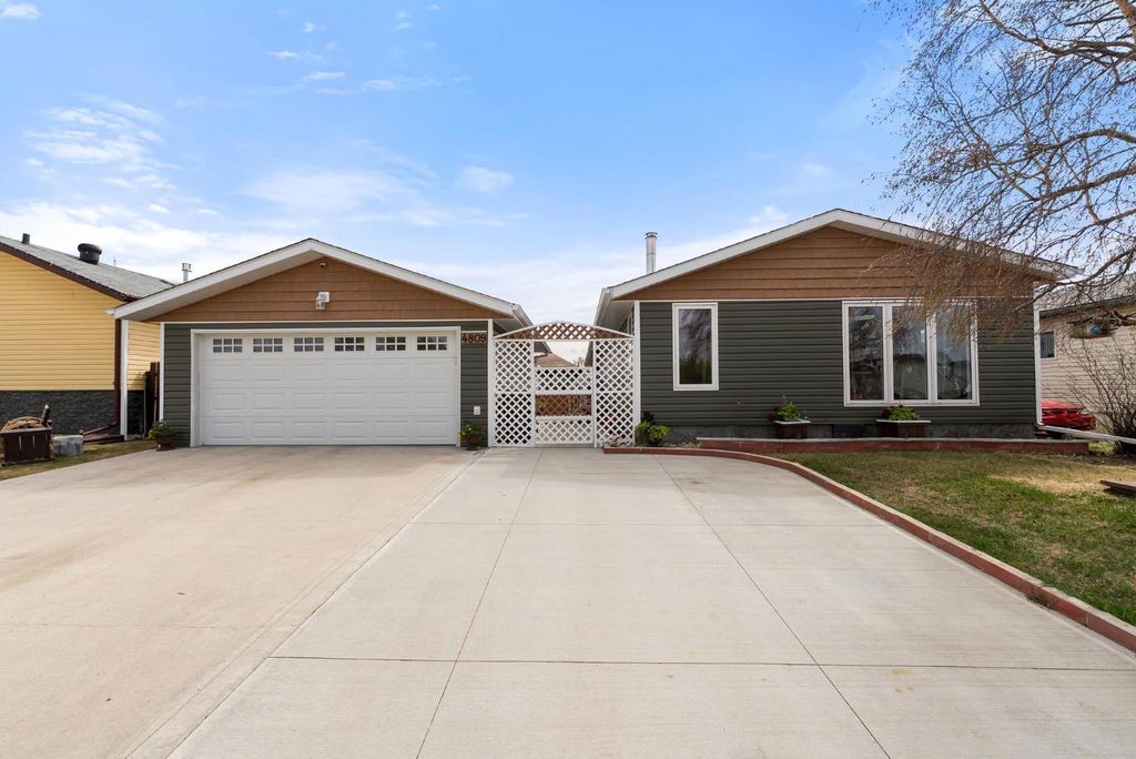 Photo of 4809 55 Avenue, Camrose, AB T4V 4J6 (MLS # A2311933)