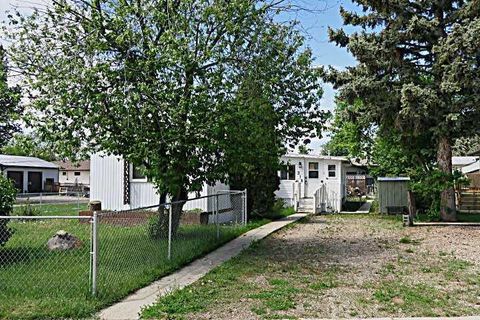 Photo of 316 3 Street N, Vulcan, AB T0L 2B0 (MLS # A2329811)