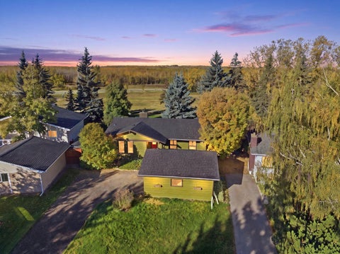 Photo of 652 Oakwood Place SW, Calgary, AB T2V 0K5 (MLS # A2338234)