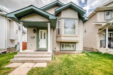Photo of 137 Erin Meadow Bay SE, Calgary, AB T2B 3A2 (MLS # A2316817)