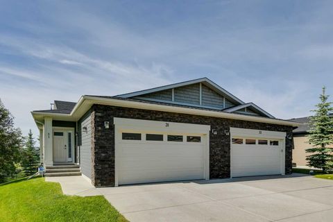 Photo of 31 Sierra Morena Manor SW, Calgary, AB T3H 1S9 (MLS # A2325206)
