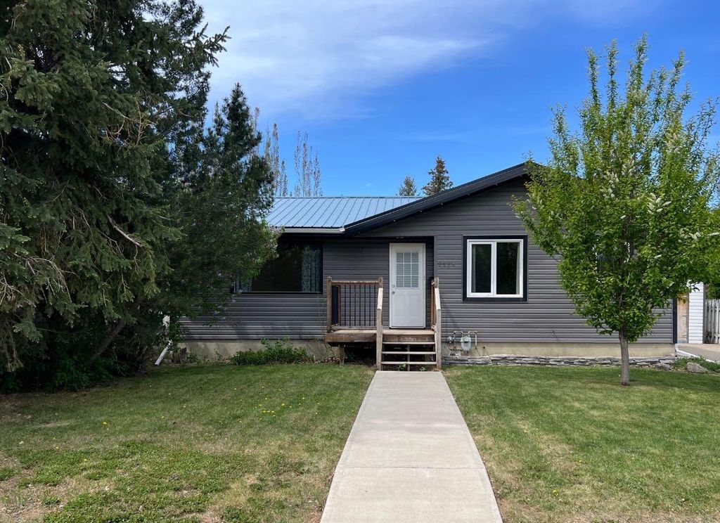 Photo of 2128 24 Street, Coaldale, AB T1M 1J3 (MLS # A2312364)