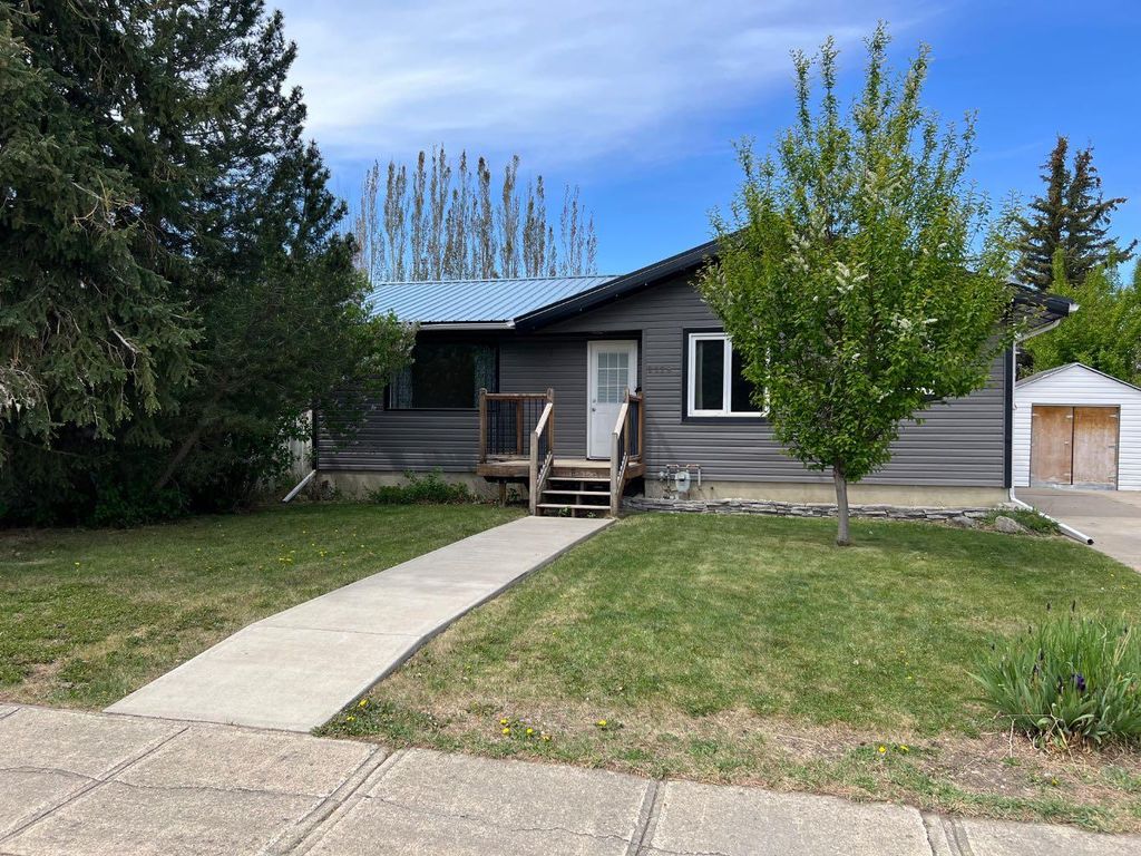 Photo of 2128 24 Street, Coaldale, AB T1M 1J3 (MLS # A2312364)