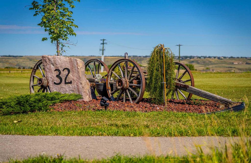 Photo of 32 Aventerra Way, Rural Rocky View County, AB T3Z 0B1 (MLS # A2291067)