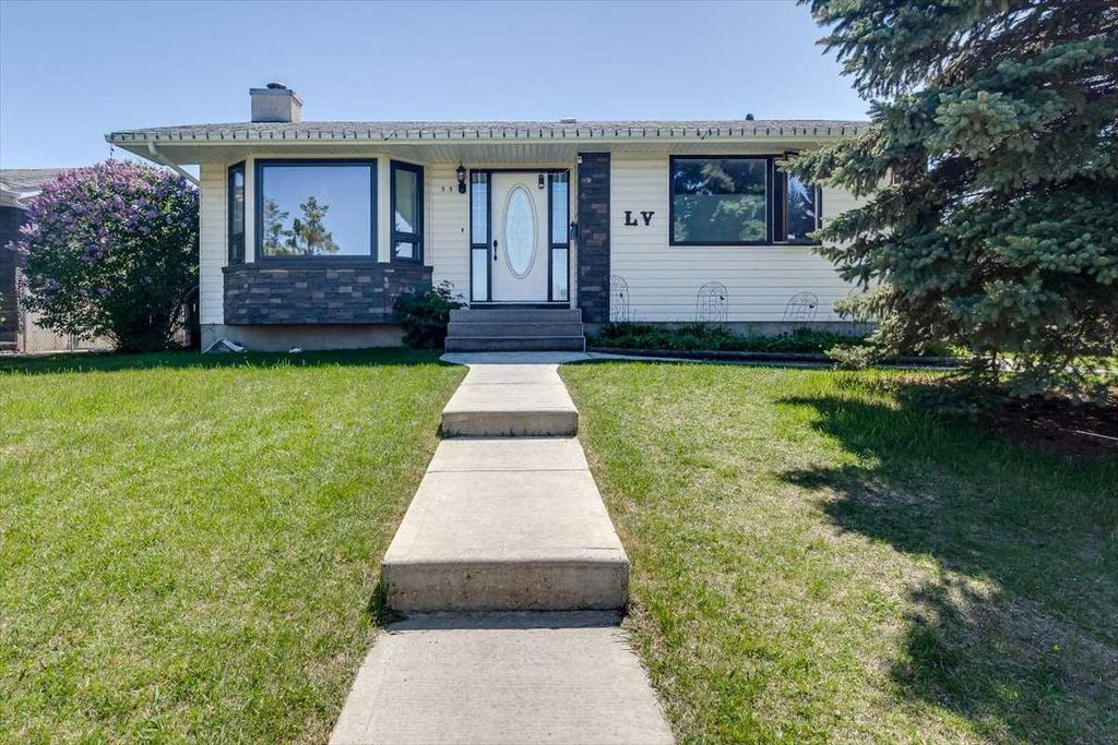 Photo of 55 HORN Crescent, Red Deer, AB T4N 5Y8 (MLS # A2292446)
