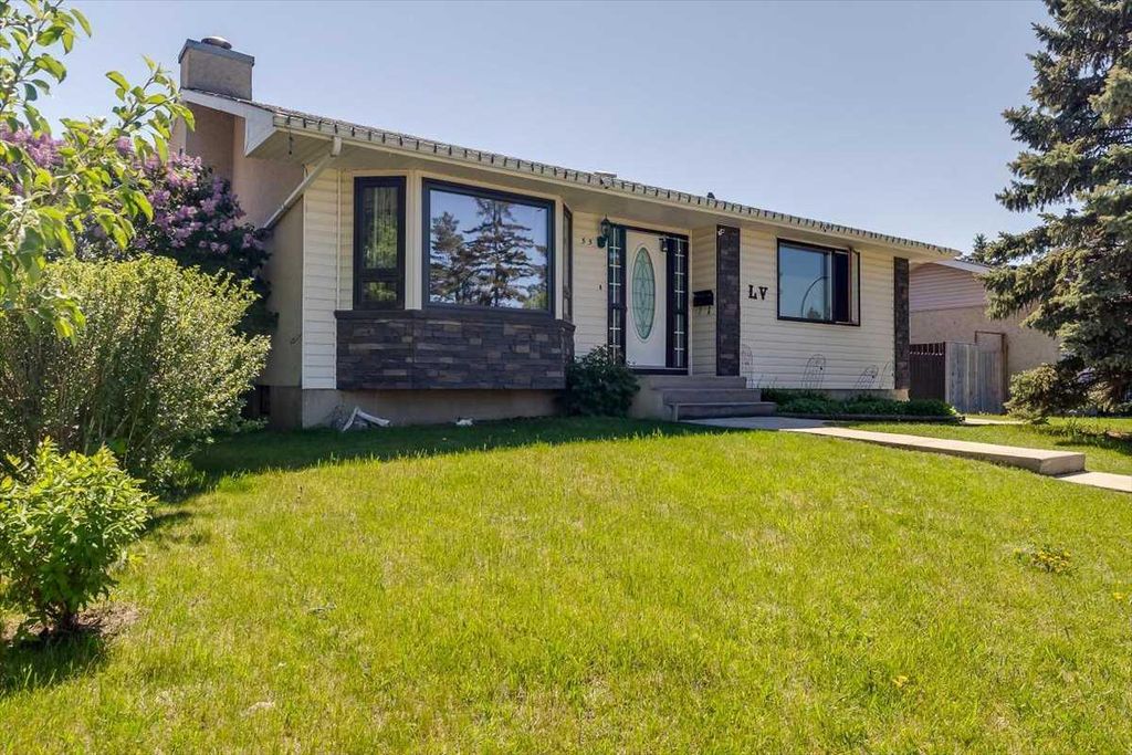 Photo of 55 HORN Crescent, Red Deer, AB T4N 5Y8 (MLS # A2292446)